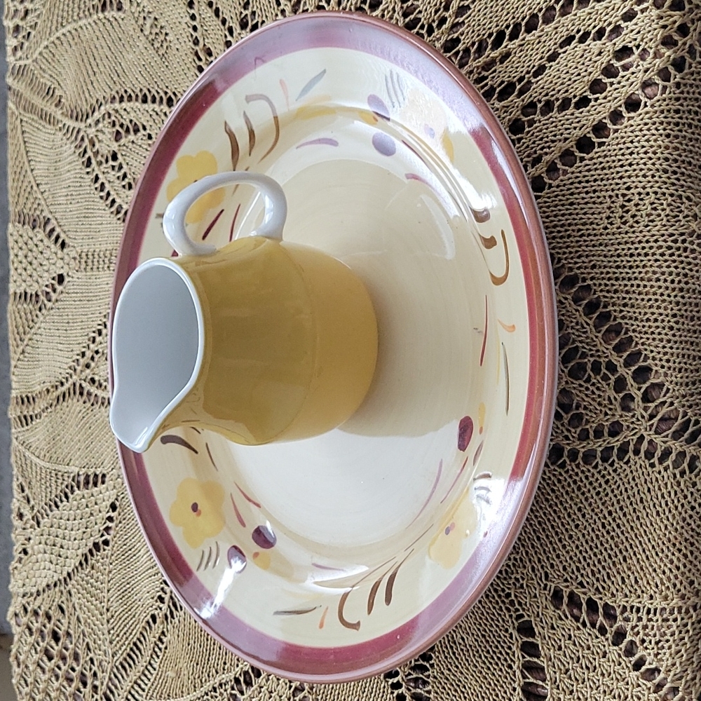 Home Trends plate~pitcher